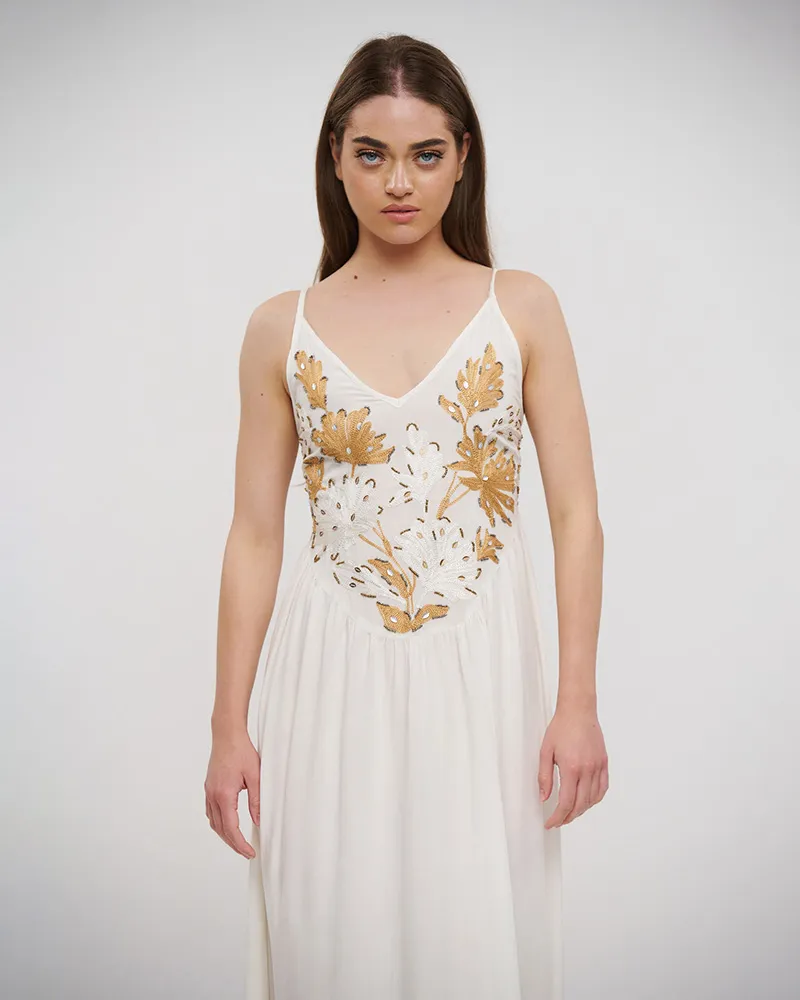 ΦΟΡΕΜΑ ΜΑΚΡΥ ΑΜΑΝΙΚΟ ΣΕ ΛΕΥΚΟ ΧΡΩΜΑ ΜΕ ΧΡΥΣΕΣ ΛΕΠΤΟΜΕΡΕΙΕΣ ONE SIZE (100% RAYON)