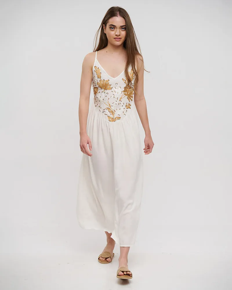 ΦΟΡΕΜΑ ΜΑΚΡΥ ΑΜΑΝΙΚΟ ΣΕ ΛΕΥΚΟ ΧΡΩΜΑ ΜΕ ΧΡΥΣΕΣ ΛΕΠΤΟΜΕΡΕΙΕΣ ONE SIZE (100% RAYON)