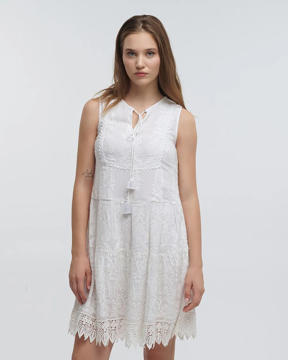 ΦΟΡΕΜΑ ΜΑΚΡΥ ΜΕ ΚΟΝΤΟ ΜΑΝΙΚΙ ΛΕΥΚΟ (100% VISCOSE GEORGET)