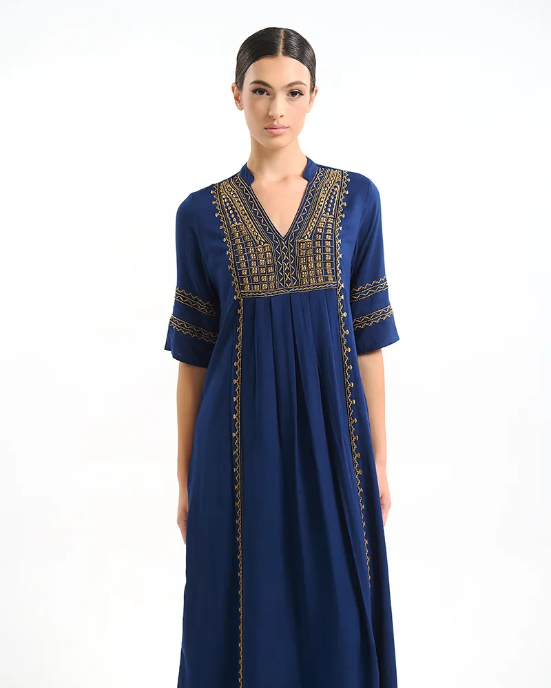 ΦΟΡΕΜΑ ΜΑΚΡΥ ΜΕ 3/4 ΜΑΝΙΚΙ ΣΕ ΣΚΟΥΡΟ ΜΠΛΕ ΧΡΩΜΑ ΜΕ ΧΡΥΣΕΣ ΛΕΠΤΟΜΕΡΕΙΕΣ ONE SIZE (100% VISCOSE)