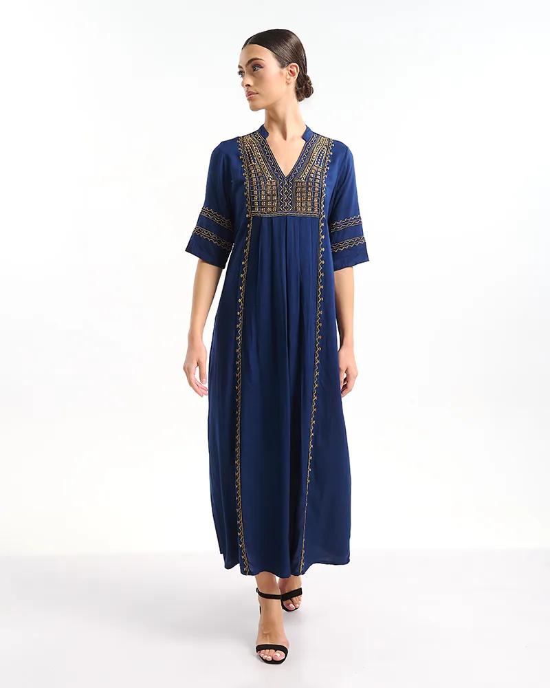 ΦΟΡΕΜΑ ΜΑΚΡΥ ΜΕ 3/4 ΜΑΝΙΚΙ ΣΕ ΣΚΟΥΡΟ ΜΠΛΕ ΧΡΩΜΑ ΜΕ ΧΡΥΣΕΣ ΛΕΠΤΟΜΕΡΕΙΕΣ ONE SIZE (100% VISCOSE)