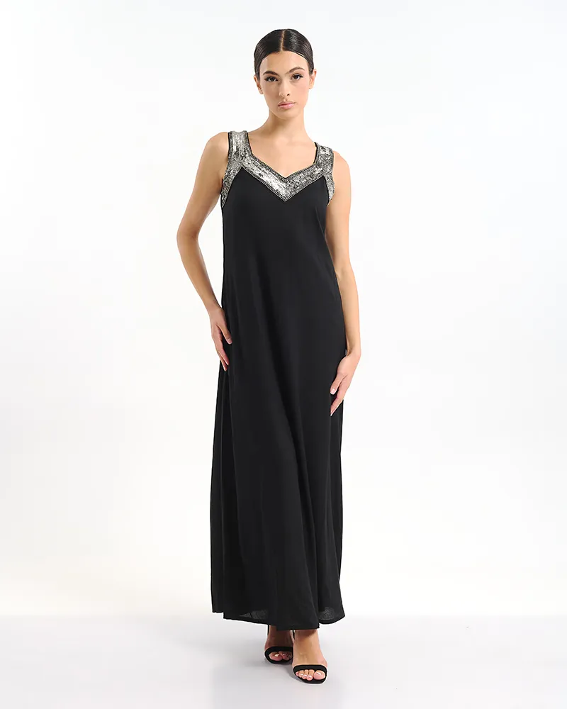 ΜΑΚΡΥ ΦΟΡΕΜΑ ΑΜΑΝΙΚΟ ΜΕ ΑΝΟΙΧΤΗ ΠΛΑΤΗ ΣΕ ΜΑΥΡΟ ΧΡΩΜΑ ΜΕ ΑΣΗΜΙ ΛΕΠΤΟΜΕΡΕΙΕΣ ONE SIZE (100% POLYESTER)