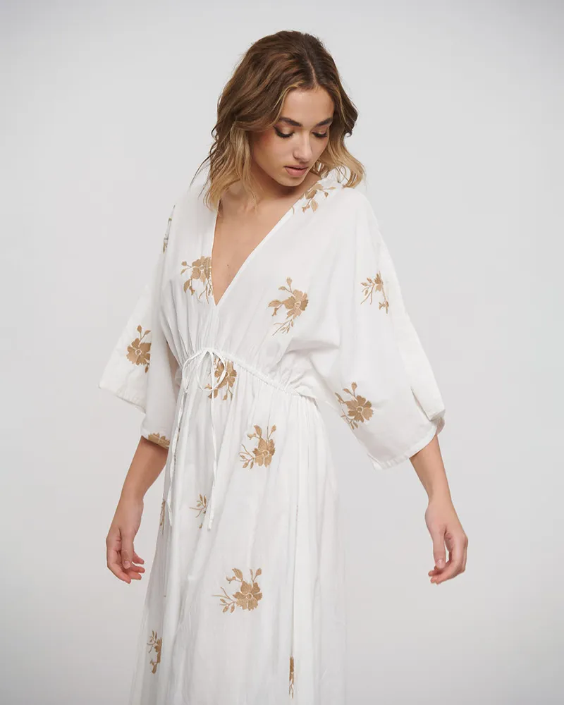 ΦΟΡΕΜΑ ΜΑΚΡΥ ΜΕ 3/4 ΜΑΝΙΚΙΙ ΛΕΥΚΟ ΜΕ ΜΠΕΖ ΚΕΝΤΗΜΑΤΑ ONE SIZE (100% COTTON)