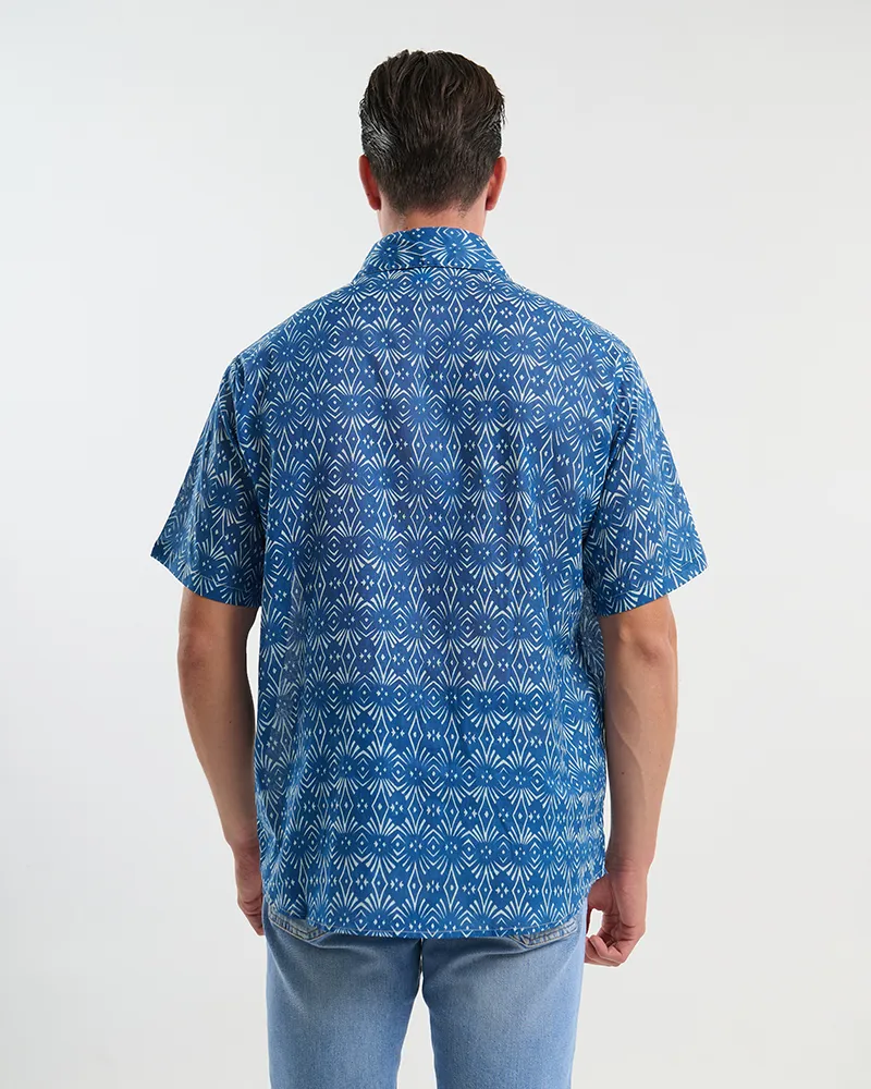 ΠΟΥΚΑΜΙΣΟ ΚΟΝΤΟΜΑΝΙΚΟ ΜΠΛΕ ΜΕ ΛΕΥΚΕΣ ΛΕΠΤΟΜΕΡΕΙΕΣ M/L (100% COTTON) ΠΟΥΚΑΜΙΣΟ ΚΟΝΤΟΜΑΝΙΚΟ ΜΠΛΕ ΜΕ ΛΕΥΚΕΣ ΛΕΠΤΟΜΕΡΕΙΕΣ M/L (100% COTTON)