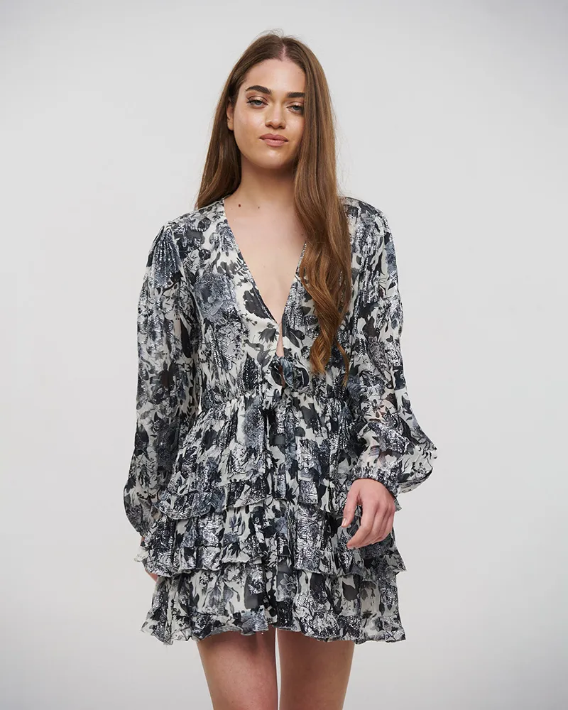 ΦΟΡΕΜΑ ΚΟΝΤΟ ΜΕ ΜΑΚΡΥ ΜΑΝΙΚΙ ΑΣΠΡΟΜΑΥΡΟ ΜΕ LUREX ONE SIZE (VISCOSE GEORGETTE)