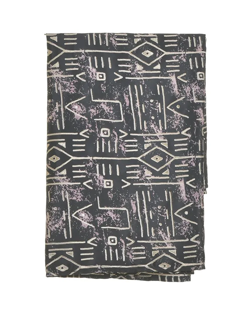 ΦΟΥΛΑΡΙ ΣΕ ΜΑΥΡΟ ΧΡΩΜΑ ΜΕ ΓΕΩΜΕΤΡΙΚΑ ΣΧΕΔΙΑ 180X60 (100% CREPE) ΦΟΥΛΑΡΙ ΣΕ ΜΑΥΡΟ ΧΡΩΜΑ ΜΕ ΓΕΩΜΕΤΡΙΚΑ ΣΧΕΔΙΑ 180X60 (100% CREPE)