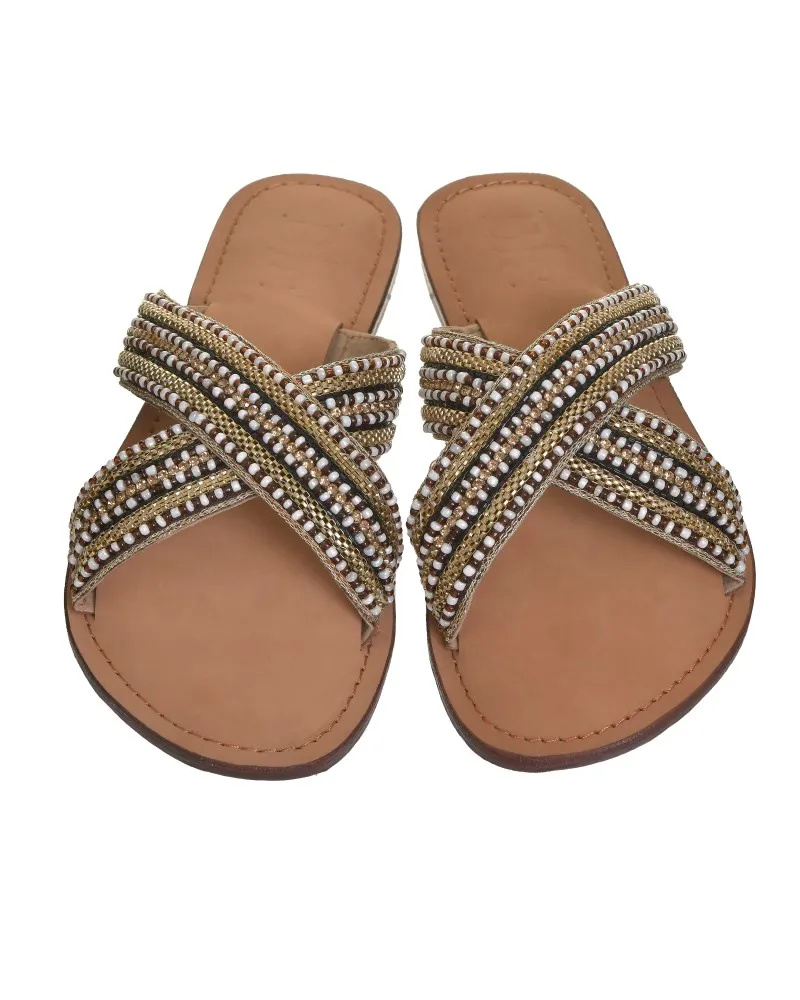 ΣΑΝΔΑΛΙ ΔΕΡΜΑΤΙΝΟ ΑΣΠΡΟΜΑΥΡΟ ΜΕ ΧΑΝΤΡΕΣ (EU 41)