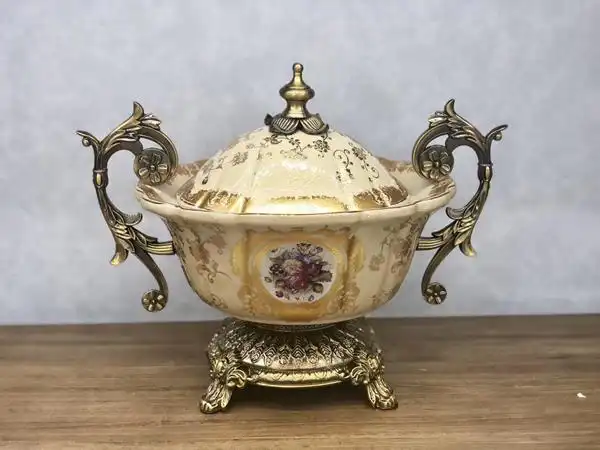 ΦΟΝΤΑΝΙΕΡΑ ΠΟΡΣΕΛΑΝΙΝΗ ΜΠΕΖ – ΧΡΥΣΗ 35x21x30cm ΦΟΝΤΑΝΙΕΡΑ ΠΟΡΣΕΛΑΝΙΝΗ ΜΠΕΖ – ΧΡΥΣΗ 35x21x30cm