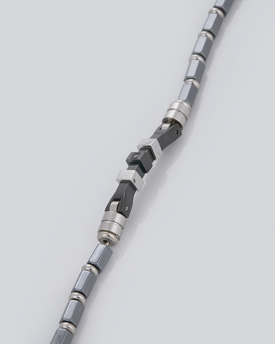 Sequoia Aνδρικό Βραχιόλι χειροπέδα από ανοξείδωτο ατσάλι ασημί-μαύρο με γκρί πέτρες SE-0699 Sequoia Aνδρικό Βραχιόλι χειροπέδα από ανοξείδωτο ατσάλι ασημί-μαύρο με γκρί πέτρες SE-0699