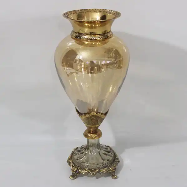 ΒΑΖΟ ΓΥΑΛΙΝΟ ΜΕ ΜΕΤΑΛΛΙΚΑ ΤΕΛΕΙΩΜΑΤΑ ΑΝΤΙΚΕ ΧΡΥΣΟ-ΜΕΛΙ ΓΥΑΛΙ 17x17x38cm