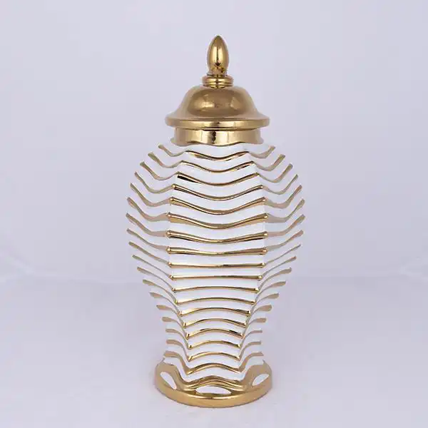 ΒΑΖΟ ΜΕ ΚΑΠΑΚΙ ΚΕΡΑΜΙΚΟ ΛΕΥΚΟ – ΧΡΥΣΟ 21.2×21.2×42.2cm ΒΑΖΟ ΜΕ ΚΑΠΑΚΙ ΚΕΡΑΜΙΚΟ ΛΕΥΚΟ – ΧΡΥΣΟ 21.2×21.2×42.2cm