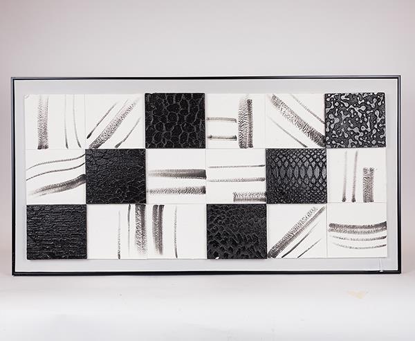 ΠΙΝΑΚΑΣ ΚΑΜΒΑΣ ΤΕΤΡΑΓΩΝΑ ΜΑΥΡΟΣ – ΛΕΥΚΟΣ 62×4.5x122cm