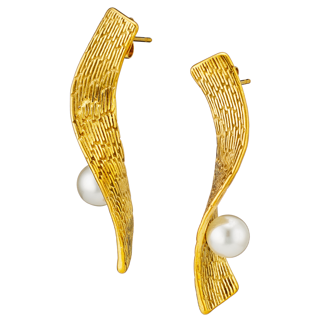 Sequoia γυναικεία ατσάλινα επιχρυσωμένα σκουλαρίκια σε σχήμα S με μαργαριτάρι NE-02367G Sequoia γυναικεία ατσάλινα επιχρυσωμένα σκουλαρίκια σε σχήμα S με μαργαριτάρι NE-02367G