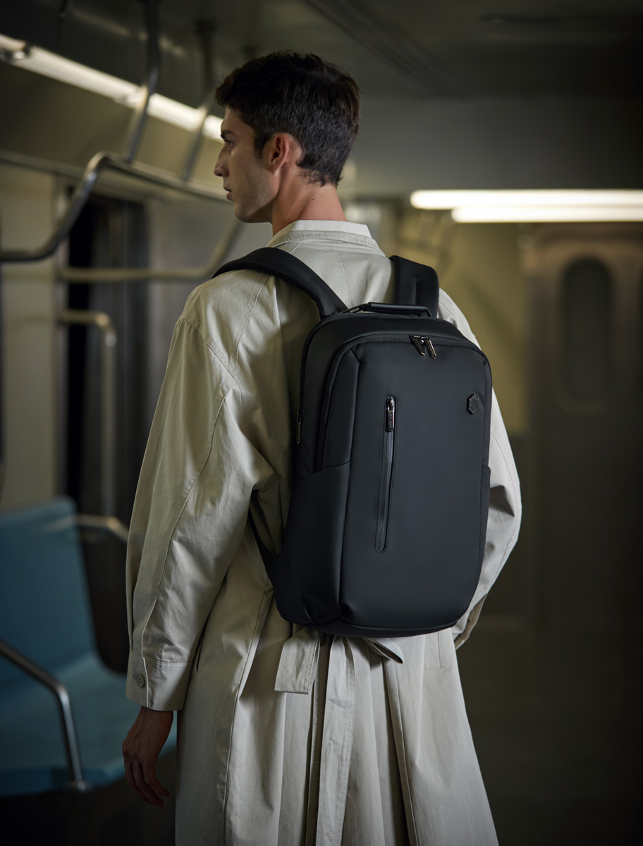 ARCTIC HUNTER τσάντα πλάτης B00915 με θήκη laptop 15.6", USB, 20L, μαύρη ARCTIC HUNTER τσάντα πλάτης B00915 με θήκη laptop 15.6", USB, 20L, μαύρη