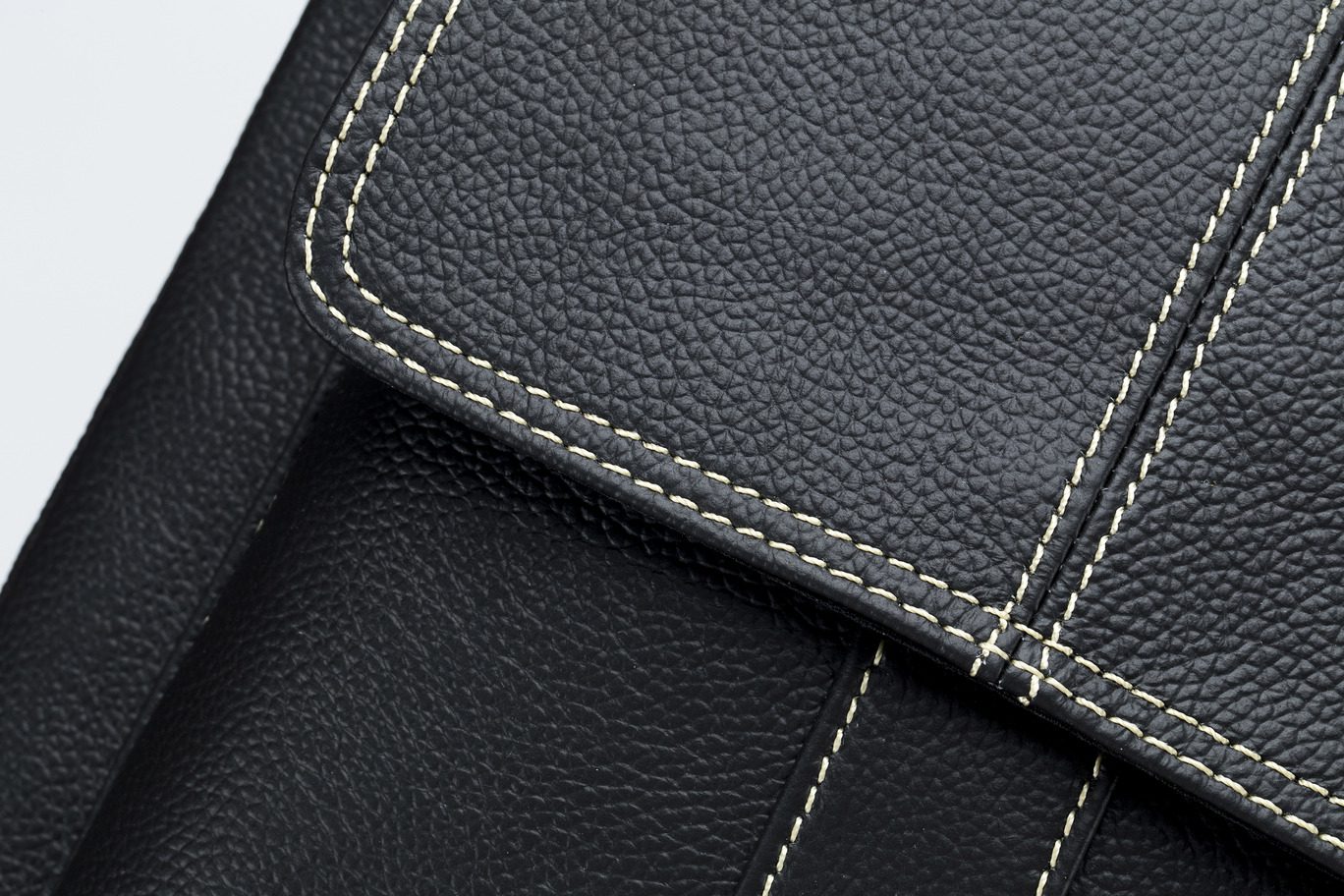 Δερμάτινο τσαντάκι ώμου Bull Captain DJB 666 μαύρο