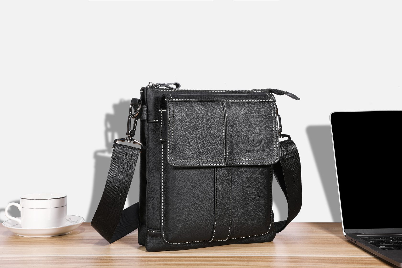 Δερμάτινο τσαντάκι ώμου Bull Captain DJB 666 μαύρο Δερμάτινο τσαντάκι ώμου Bull Captain DJB 666 μαύρο