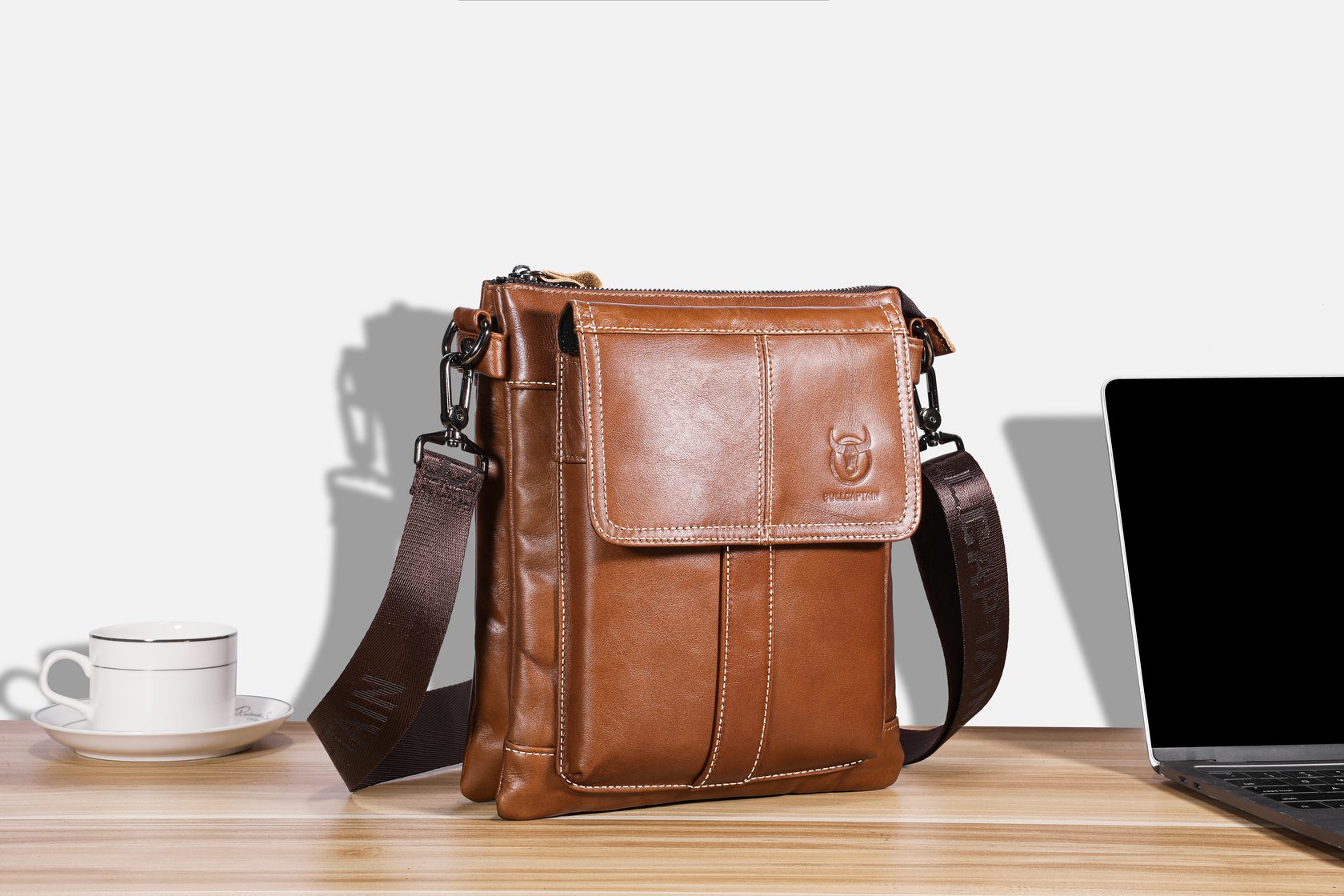 Δερμάτινο τσαντάκι ώμου Bull Captain DJB 666 καφέ Δερμάτινο τσαντάκι ώμου Bull Captain DJB 666 καφέ