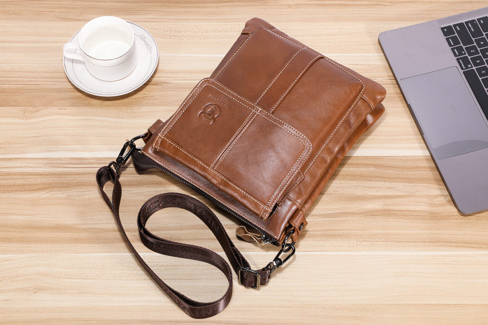 Δερμάτινο τσαντάκι ώμου Bull Captain DJB 666 καφέ