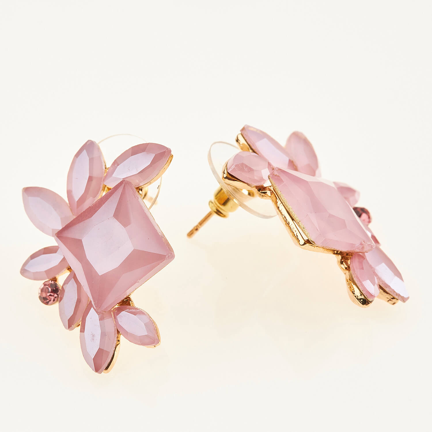 Sequoia Γυναικείο ατσάλινο Υποαλλεργικό σκουλαρίκι με πέτρες μπεζ Sequoia Γυναικείο ατσάλινο Υποαλλεργικό σκουλαρίκι με πέτρες μπεζ