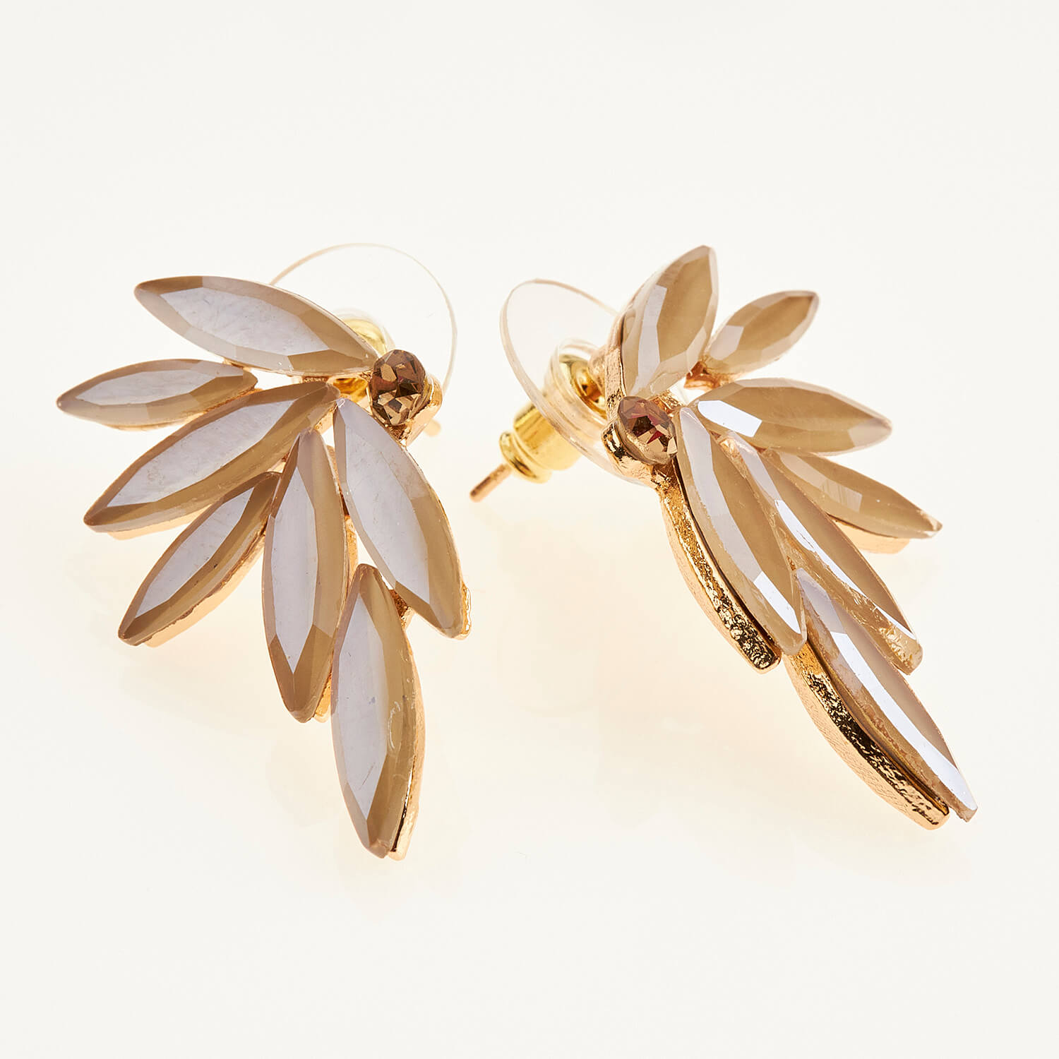 Sequoia Γυναικείο ατσάλινο Υποαλλεργικό σκουλαρίκι με πέτρες μπεζ Sequoia Γυναικείο ατσάλινο Υποαλλεργικό σκουλαρίκι με πέτρες μπεζ