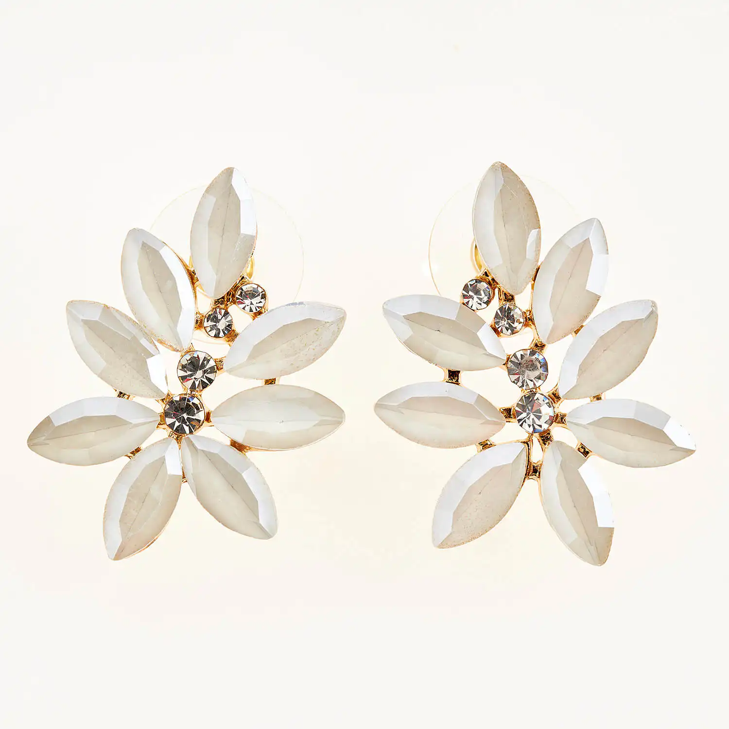 Sequoia Γυναικείο ατσάλινο Υποαλλεργικό σκουλαρίκι με πέτρες λευκό