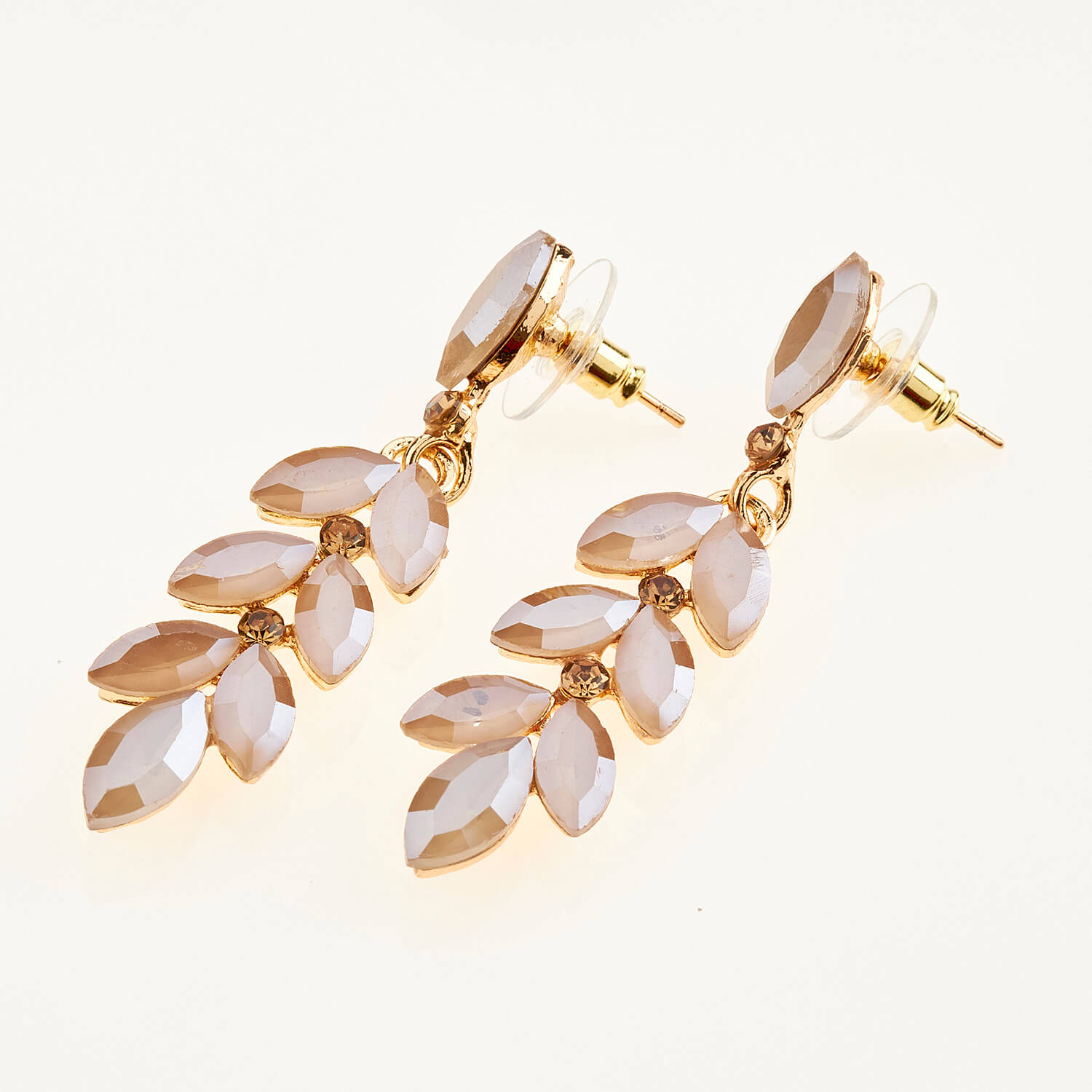 Sequoia Γυναικείο ατσάλινο Υποαλλεργικό σκουλαρίκι με πέτρες μπεζ Sequoia Γυναικείο ατσάλινο Υποαλλεργικό σκουλαρίκι με πέτρες μπεζ