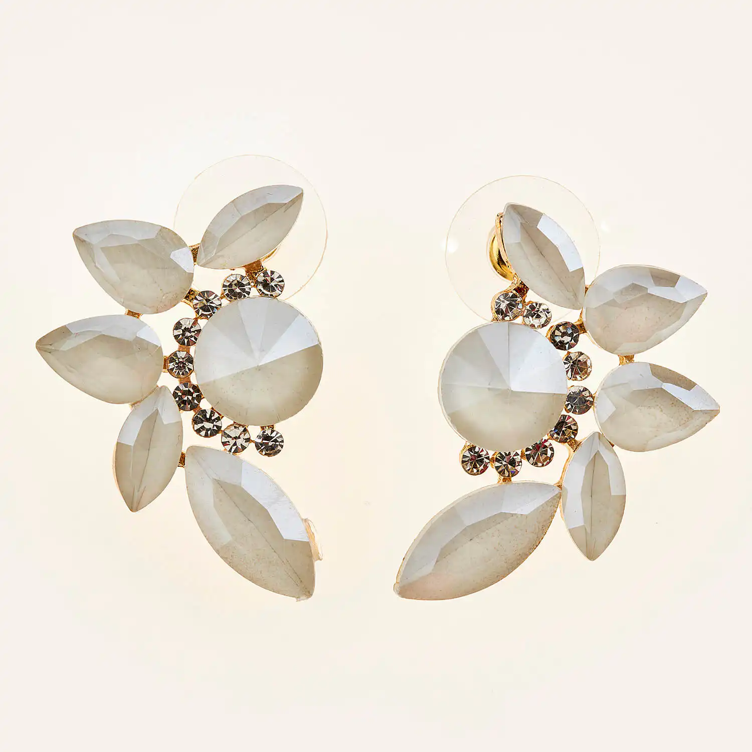 Sequoia Γυναικείο ατσάλινο Υποαλλεργικό σκουλαρίκι με πέτρες λευκό Sequoia Γυναικείο ατσάλινο Υποαλλεργικό σκουλαρίκι με πέτρες λευκό