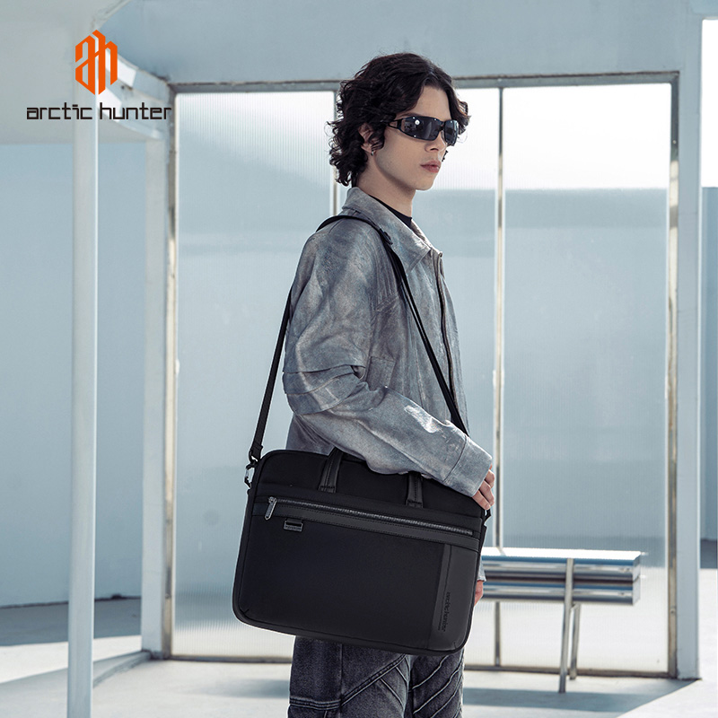 ARCTIC HUNTER τσάντα ώμου GWB00849 με θήκη laptop 15.6", 14L, μαύρη ARCTIC HUNTER τσάντα ώμου GWB00849 με θήκη laptop 15.6", 14L, μαύρη