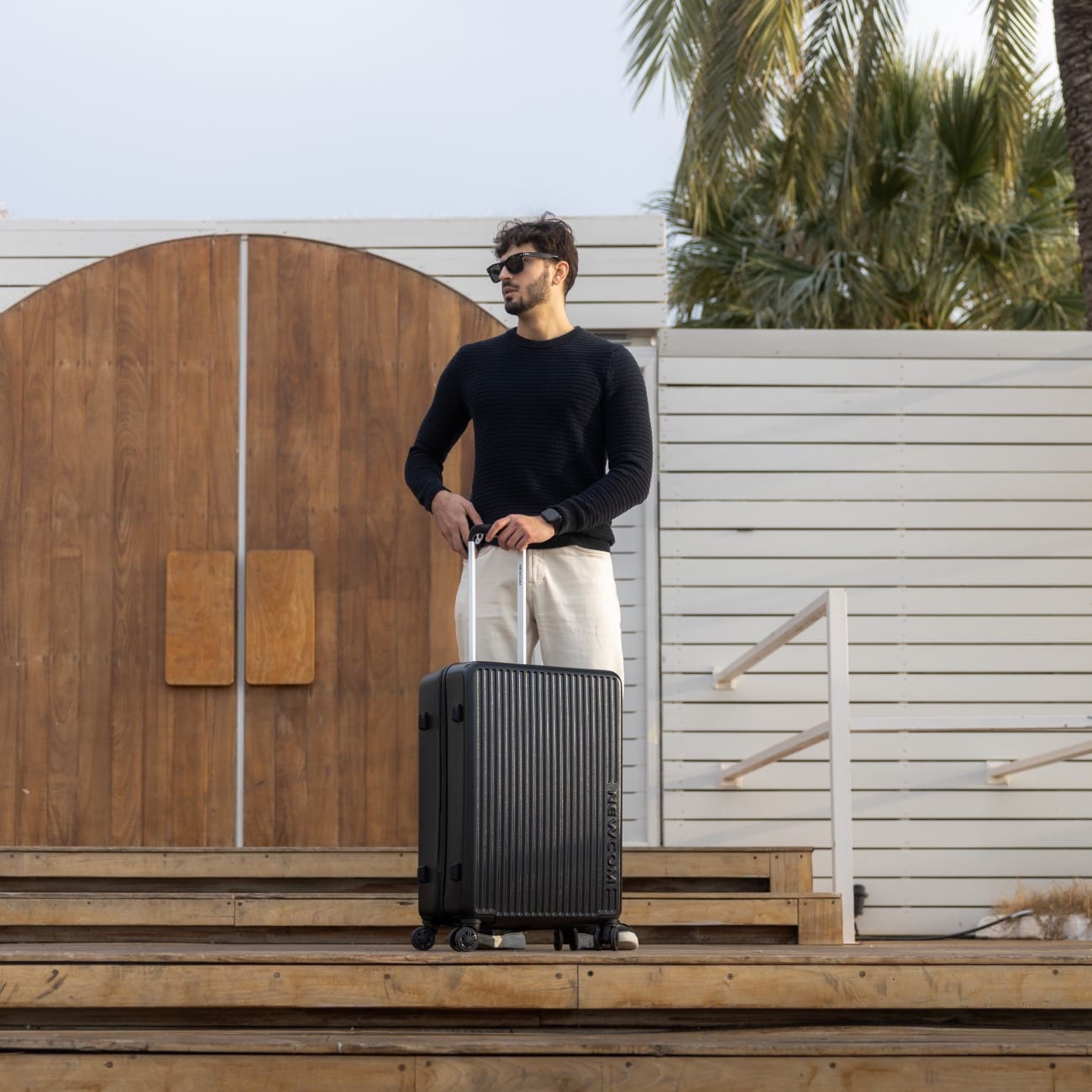 Βαλίτσα σκληρή Newcom (ABS+PC) μεσαία N1490/60 μαύρο Βαλίτσα σκληρή Newcom (ABS+PC) μεσαία N1490/60 μαύρο