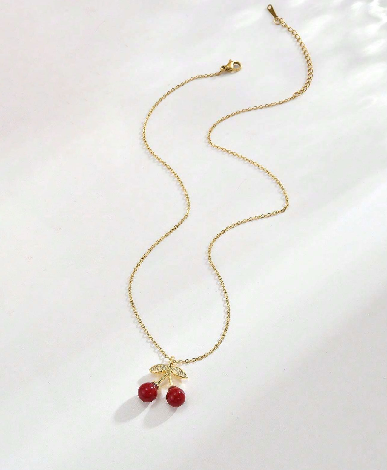 Sequoia Γυναικείο Ατσάλινο Κολιέ με Κρεμαστό Κεράσι & Διακοσμητικά Κρύσταλλα NC-0033G Κόκκινο