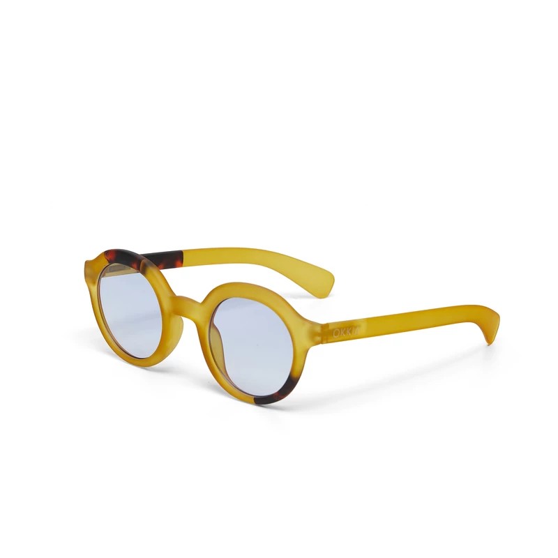 Lauro reading Round -