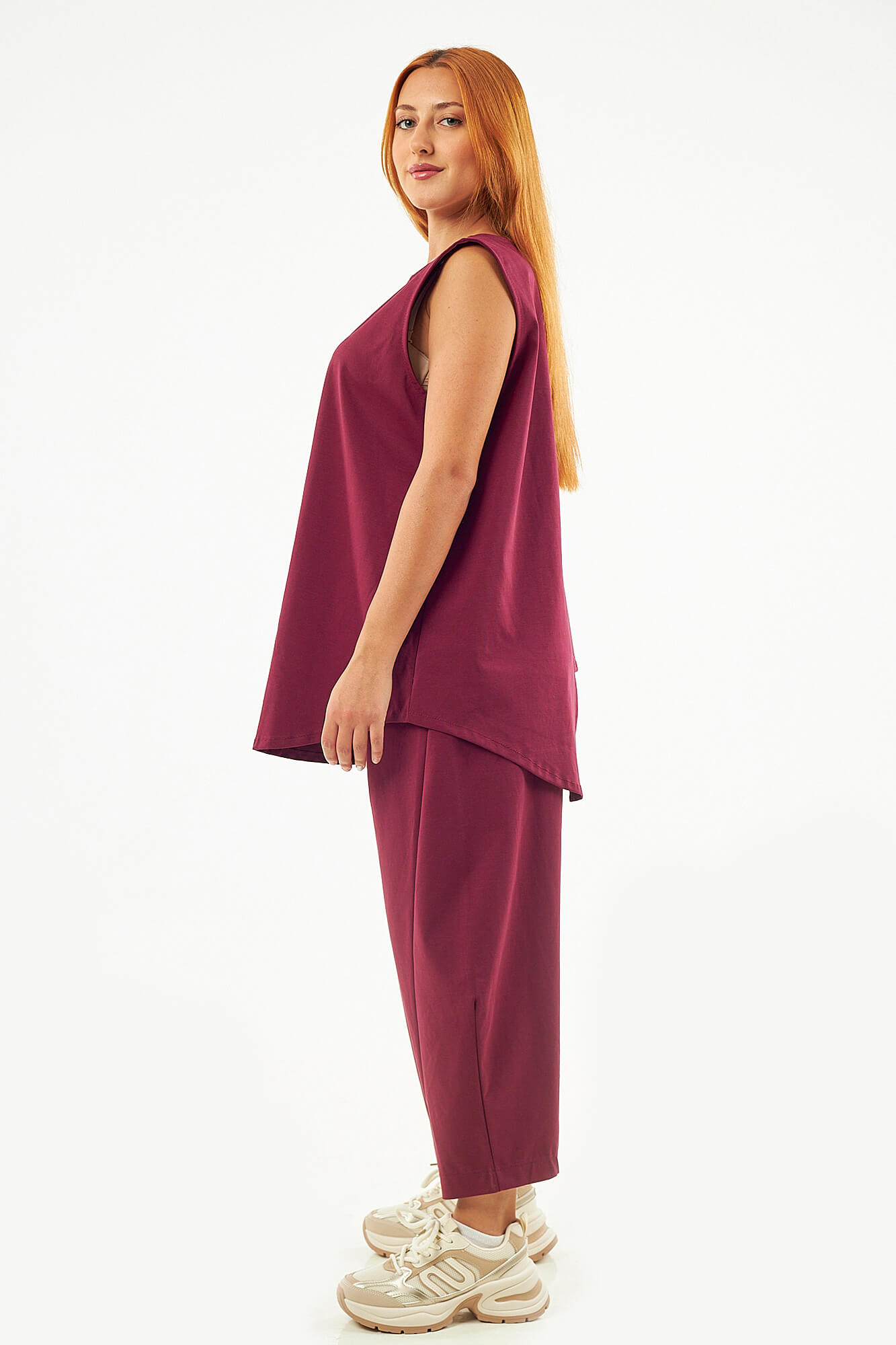 Sequoia Μοντέρνο Γυναικείο Oversize Σετ Ασύμμετρη Αμάνικη Μπλούζα με Παντελόνι 33-41096 Μπορντό