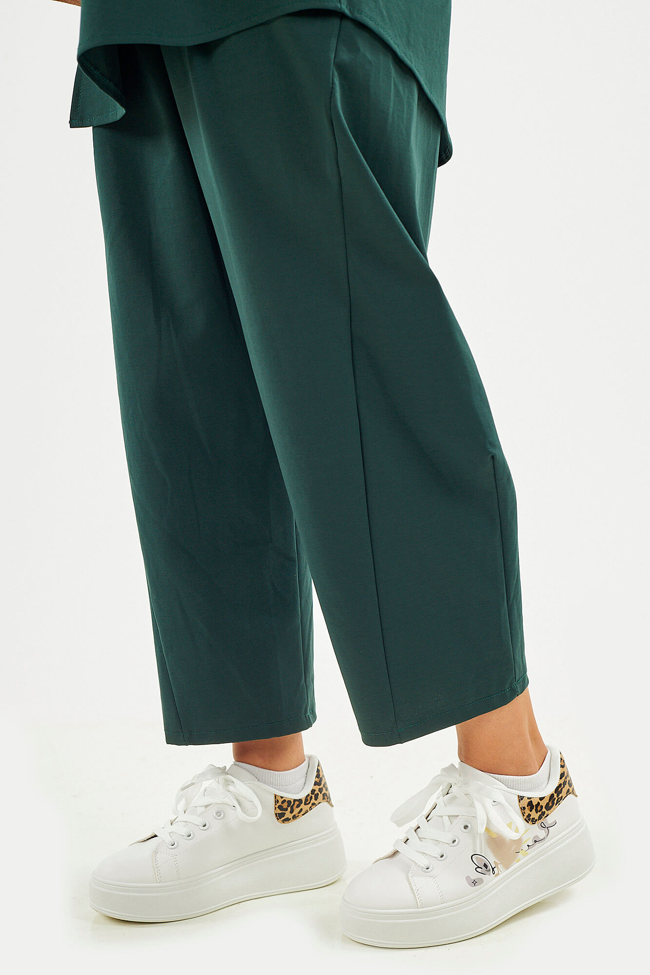 Sequoia Μοντέρνο Γυναικείο Oversize Σετ Ασύμμετρη Αμάνικη Μπλούζα με Παντελόνι 33-41096 Πράσινο