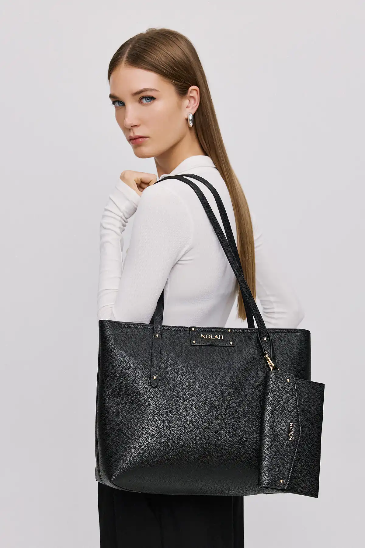 Serenity Black Light Gold