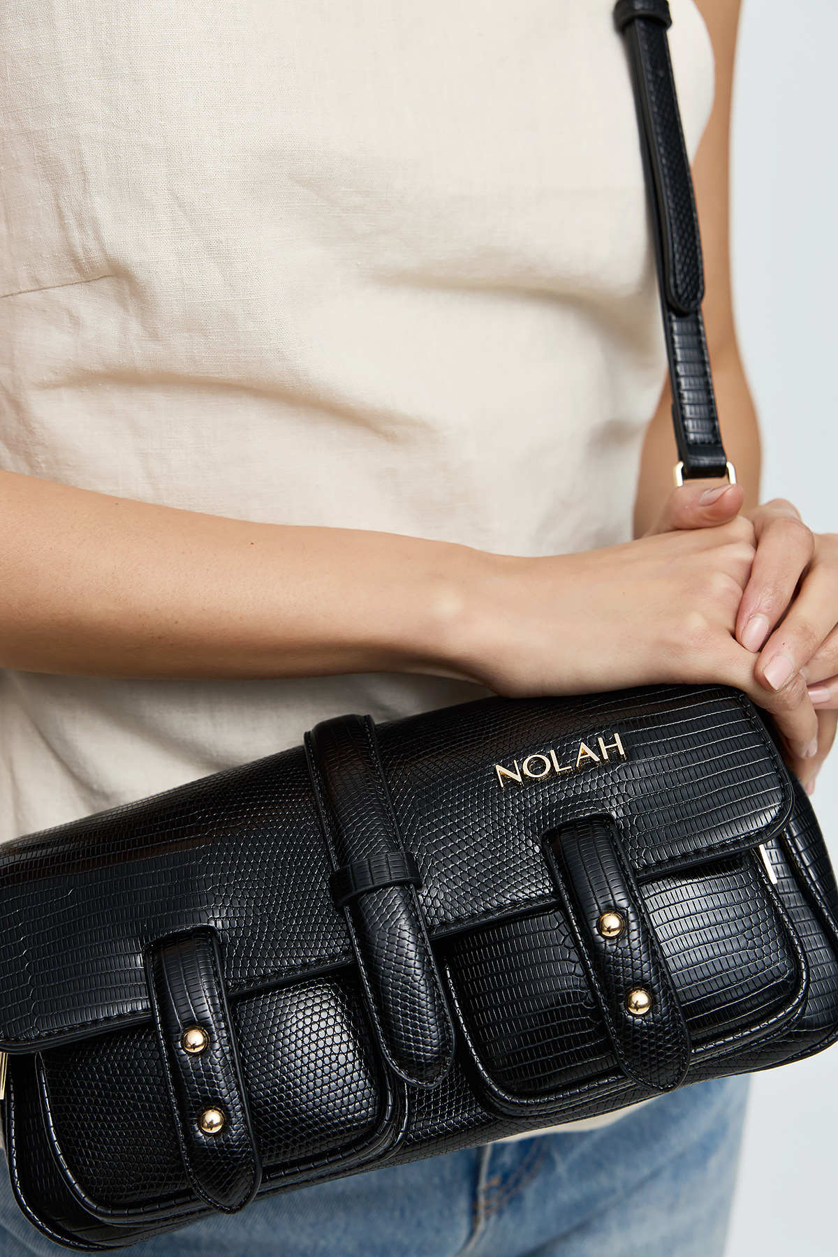 Stephanie Black Light Gold