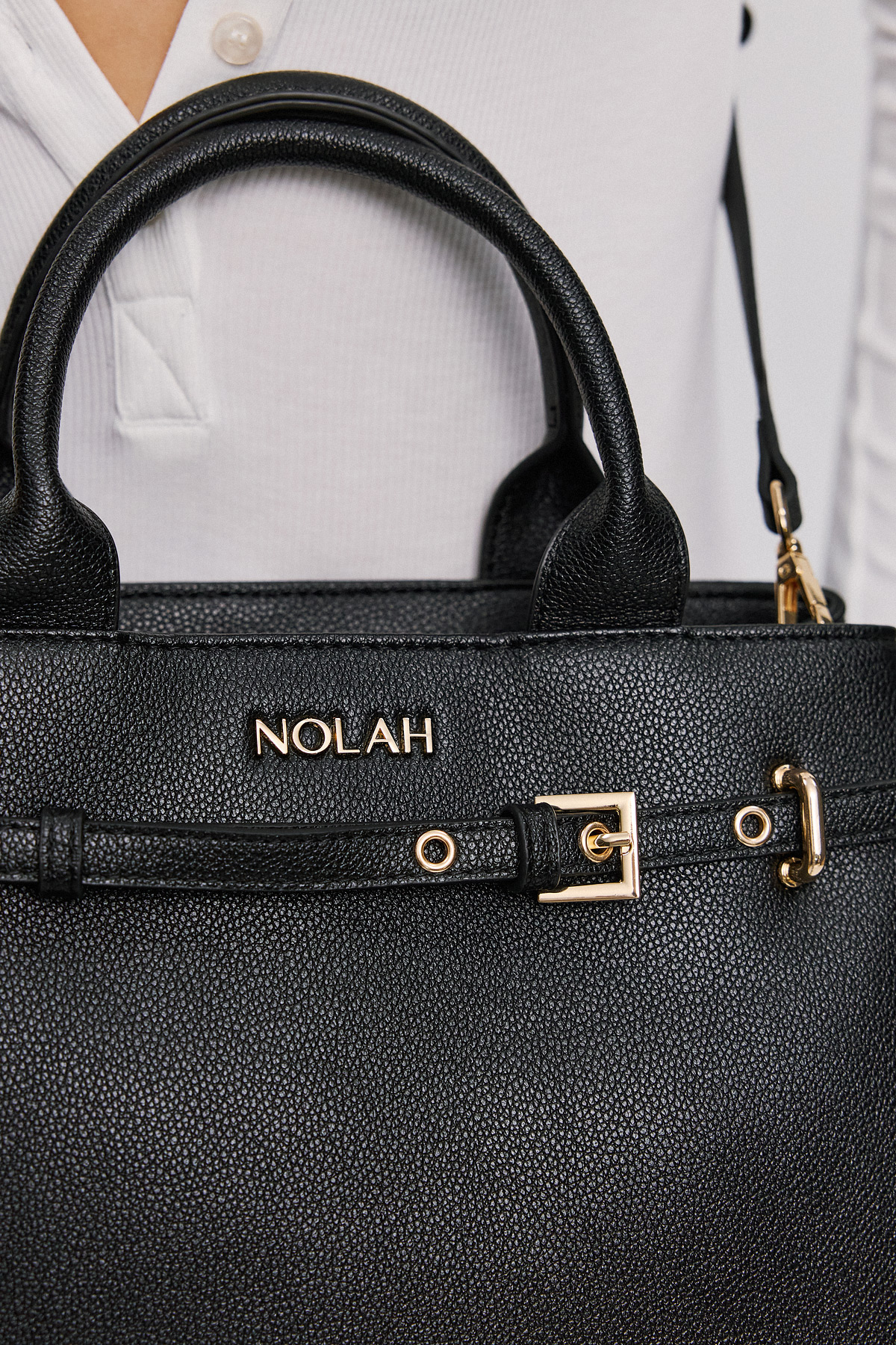 Velinia Black Light Gold