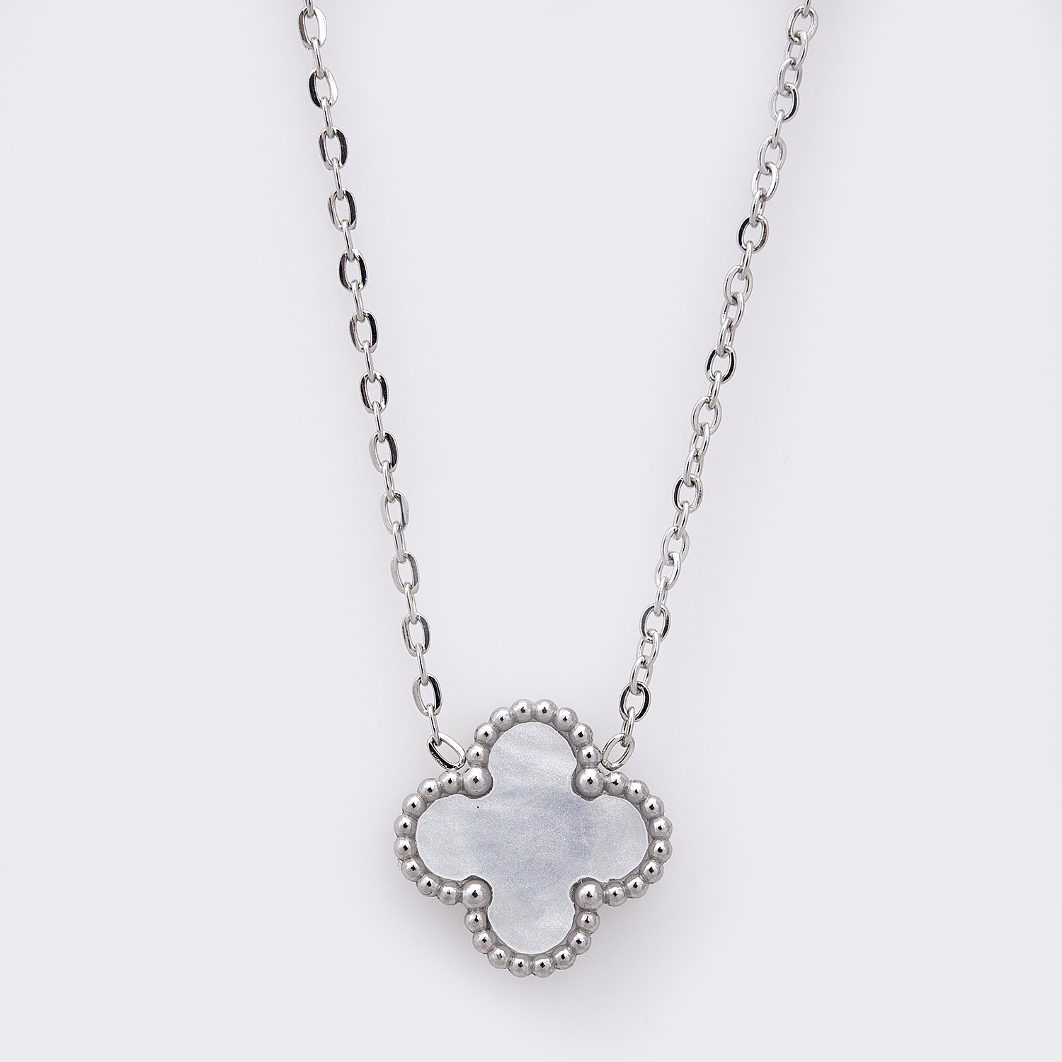 Sequoia Γυναικείο ατσάλινο κολιέ με σχέδιο λουλούδι σε ασημί με φίλντισι λευκό Sequoia Γυναικείο ατσάλινο κολιέ με σχέδιο λουλούδι σε ασημί με φίλντισι λευκό