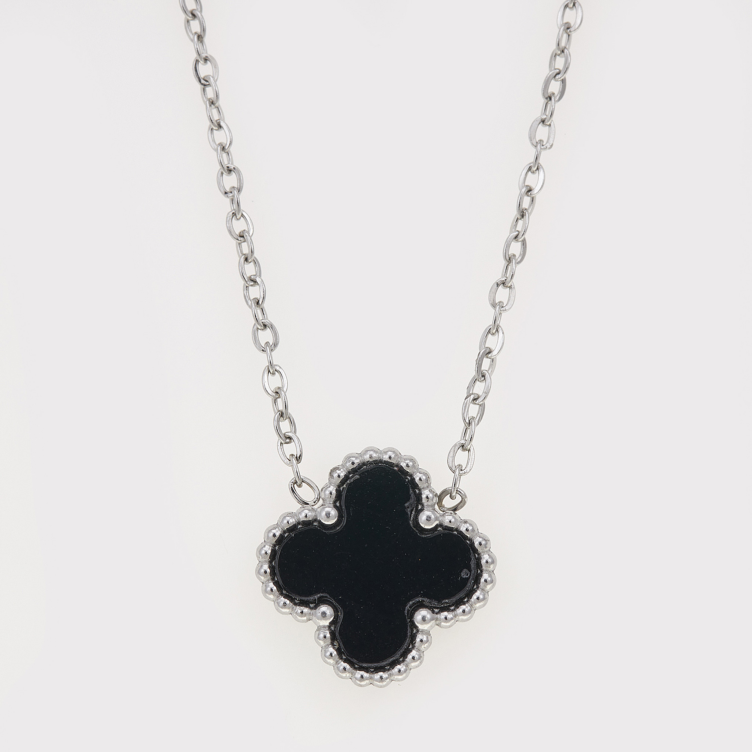 Sequoia Γυναικείο ατσάλινο κολιέ με σχέδιο λουλούδι σε ασημί με φίλντισι μαύρο Sequoia Γυναικείο ατσάλινο κολιέ με σχέδιο λουλούδι σε ασημί με φίλντισι μαύρο
