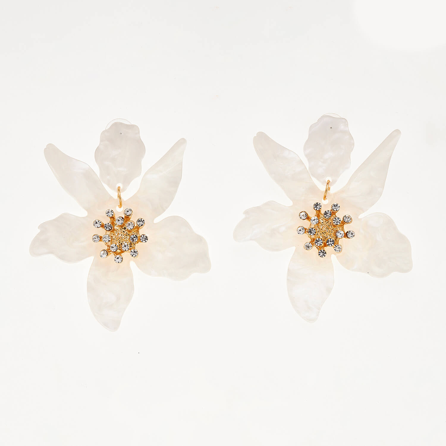 Sequoia Γυναικείο Υποαλλεργικό σκουλαρίκι με λουλούδι διακοσμημένο με πέτρες σε χρώμα εκρού Sequoia Γυναικείο Υποαλλεργικό σκουλαρίκι με λουλούδι διακοσμημένο με πέτρες σε χρώμα εκρού