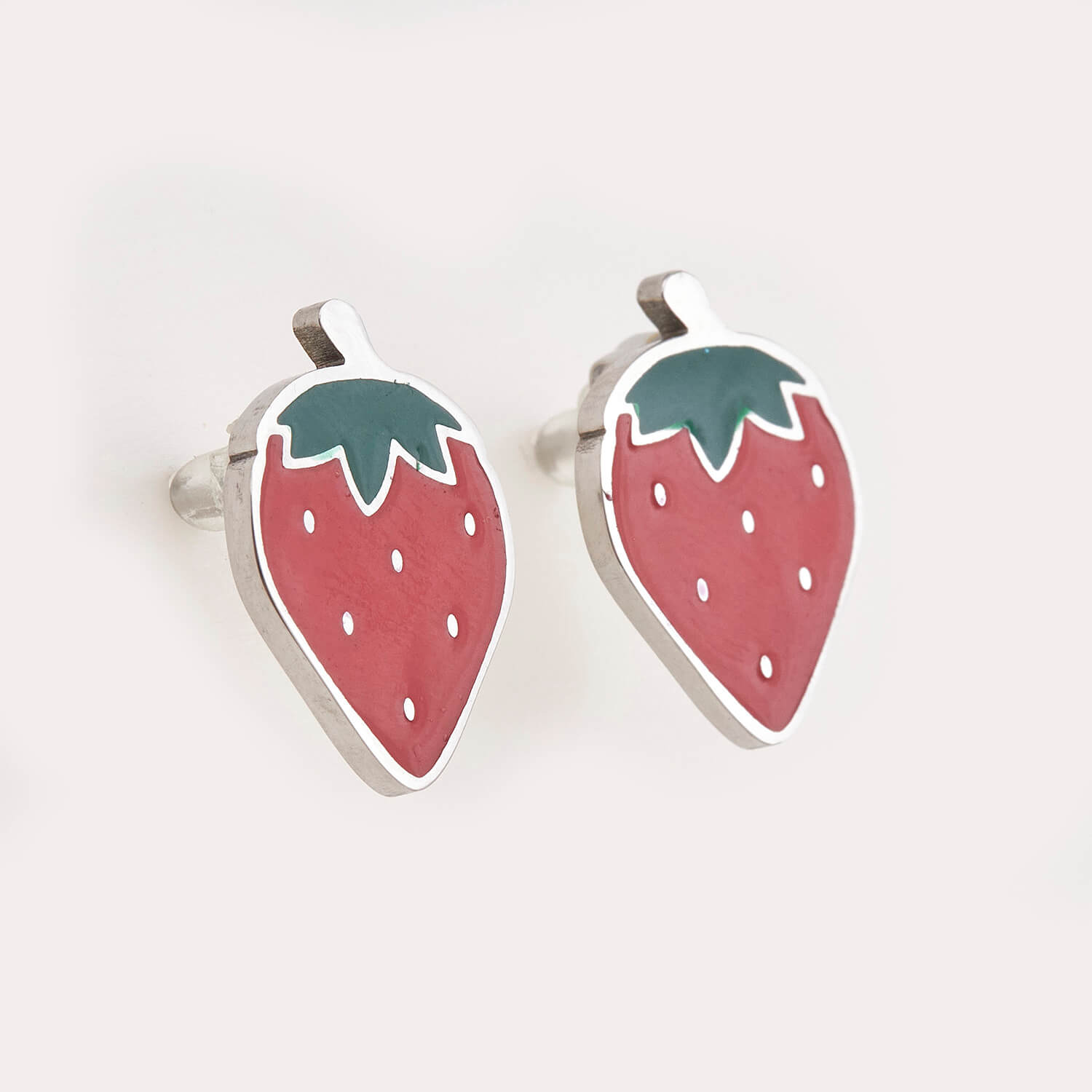 Sequoia Παιδικό Υποαλλεργικό Ατσάλινο Σκουλαρίκι με σμάλτο φράουλα Sequoia Παιδικό Υποαλλεργικό Ατσάλινο Σκουλαρίκι με σμάλτο φράουλα