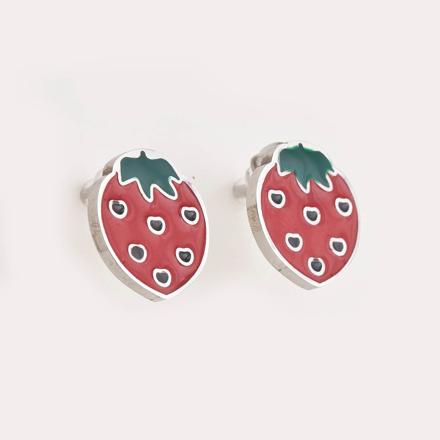 Sequoia Παιδικό Υποαλλεργικό Ατσάλινο Σκουλαρίκι με σμάλτο φράουλα Sequoia Παιδικό Υποαλλεργικό Ατσάλινο Σκουλαρίκι με σμάλτο φράουλα