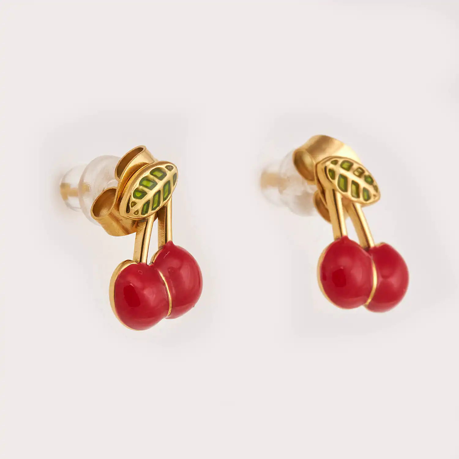 Sequoia Παιδικό Υποαλλεργικό επιχρυσωμένο Ατσάλινο Σκουλαρίκι με σμάλτο κεράσι