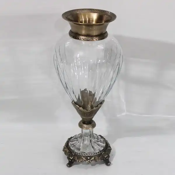 ΒΑΖΟ ΓΥΑΛΙΝΟ ΜΕ ΜΕΤΑΛΛΙΚΑ ΤΕΛΕΙΩΜΑΤΑ ΑΝΤΙΚΕ ΧΡΥΣΟ-ΔΙΑΦΑΝΕΣ ΓΥΑΛΙ 17x17x38cm