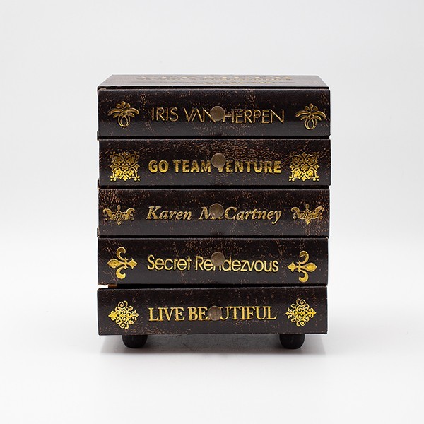 ΔΙΑΚΟΣΜΗΤΙΚΟ ΚΟΥΤΙ ΒΙΒΛΙΑ ΞΥΛΙΝΟ ΜΑΥΡΟ-ΧΡΥΣΟ 20x14x24cm ΔΙΑΚΟΣΜΗΤΙΚΟ ΚΟΥΤΙ ΒΙΒΛΙΑ ΞΥΛΙΝΟ ΜΑΥΡΟ-ΧΡΥΣΟ 20x14x24cm