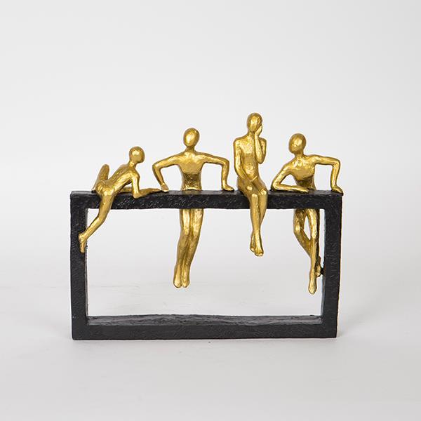 ΔΙΑΚΟΣΜΗΤΙΚΟ ΓΛΥΠΤΟ ΑΝΘΡΩΠΟΙ ΣΕ ΠΛΑΙΣΙΟ ΜΑΥΡΟ-ΧΡΥΣΟ 9.5×9.5×30.5cm