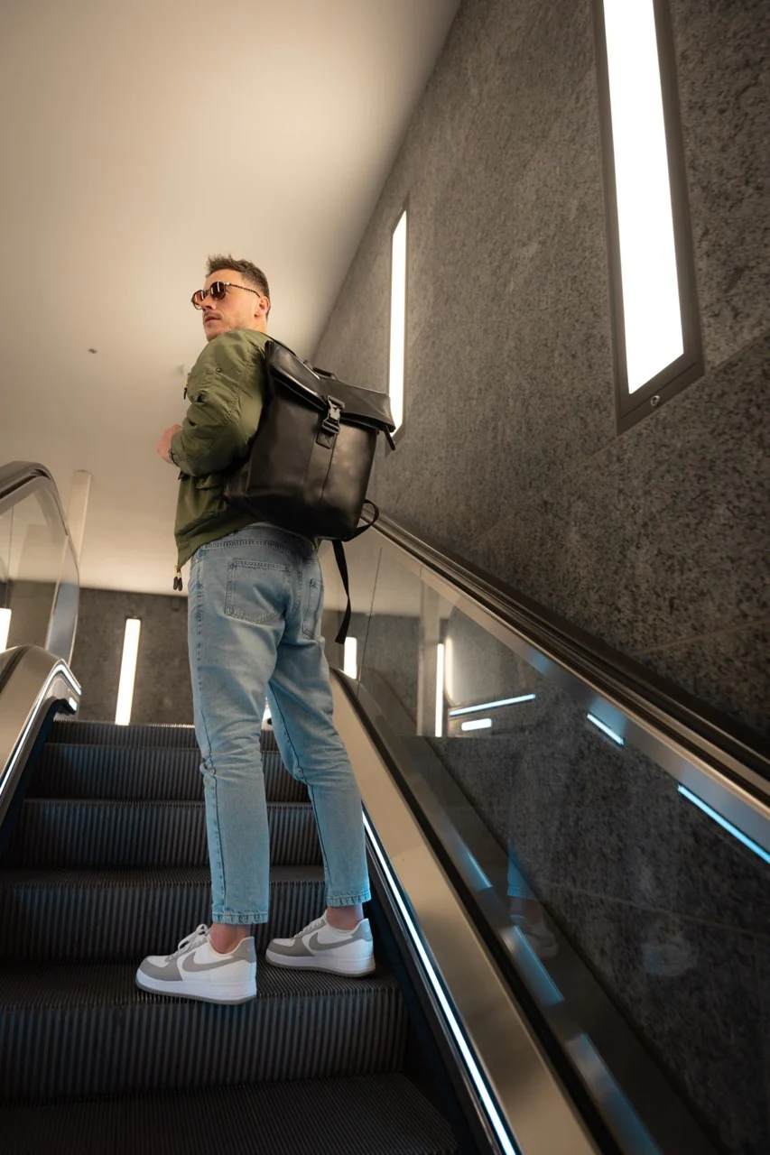 Chesterfield Leather Backpack Savona Black