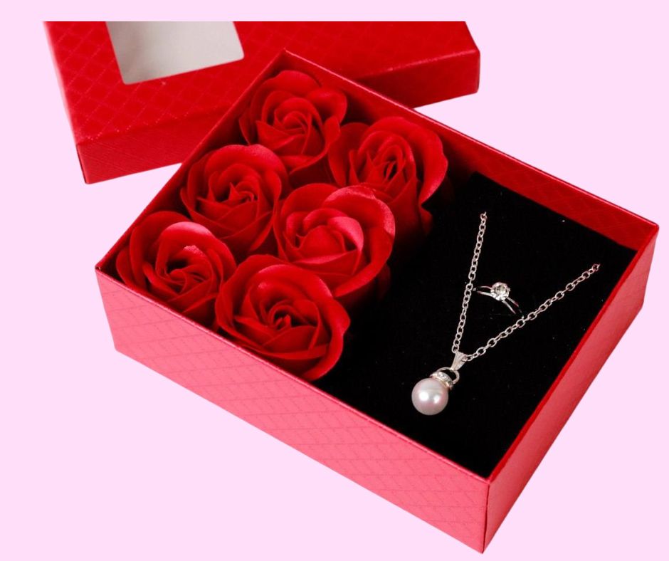 Σετ κοσμήματα και λουλούδια σε ένα μοναδικό gift box