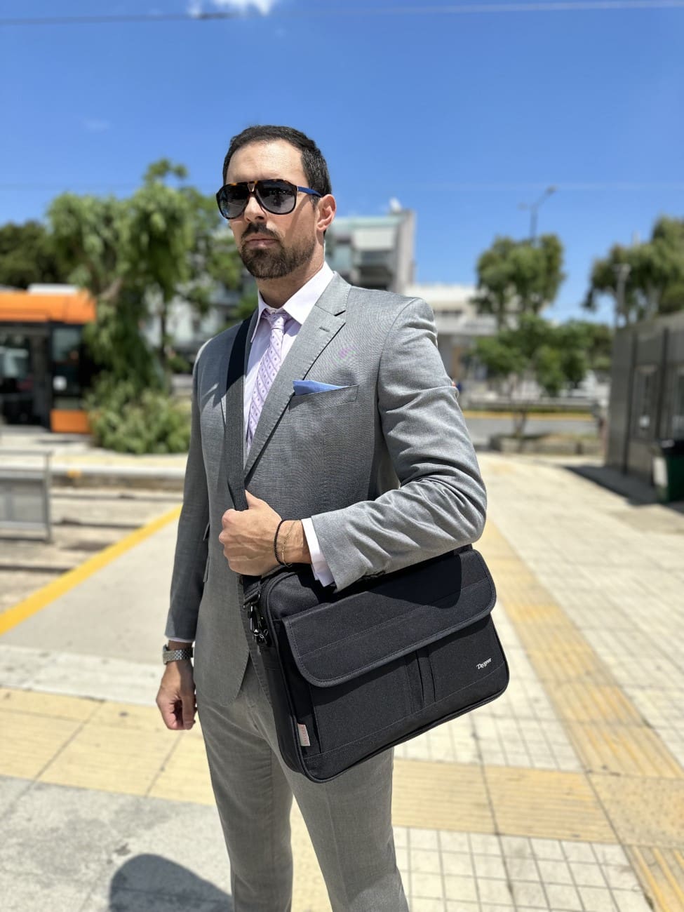 Υφασμάτινος Χαρτοφύλακας Taygeer 15,6′ laptop 9,6L 1073 μαύρο