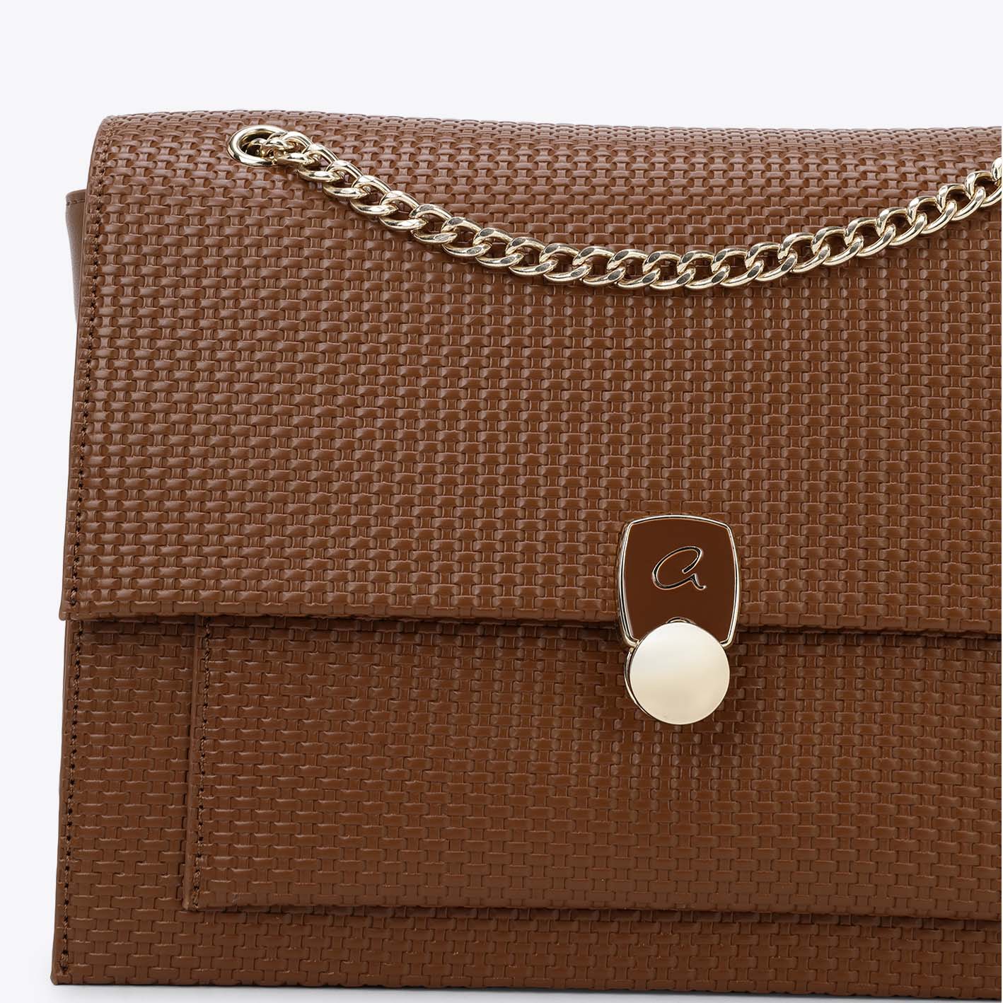 ΤΣΑΝΤΑ ΩΜΟΥ ΜΕ ΑΝΑΓΛΥΦΟ ΣΧΕΔΙΟ ECROU