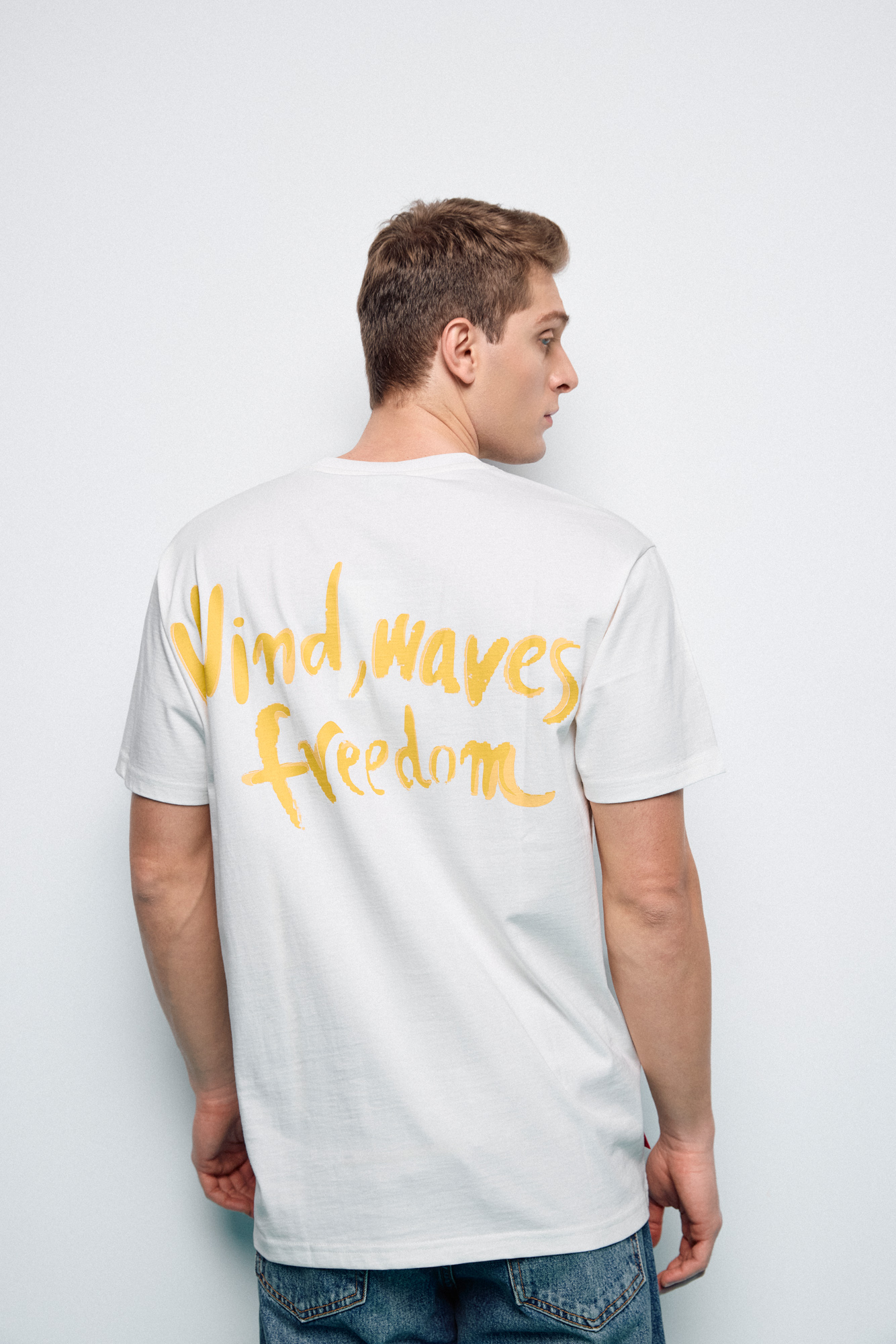 Smart Ανδρικό oversized μπλουζάκι με τύπωμα "wind, waves, freedom" 55-206-001 OFF WHITE